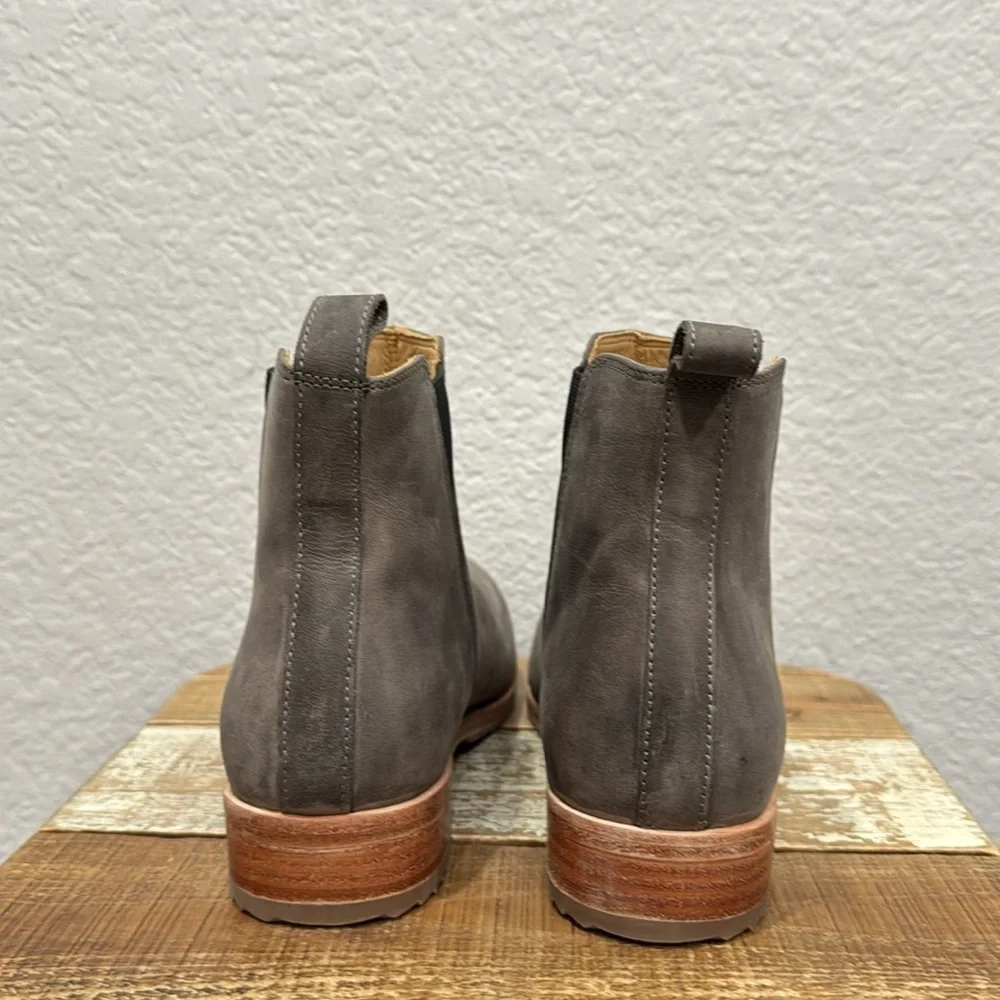 Nisolo Everyday Chelsea Leather Boot Grey Size 9.5